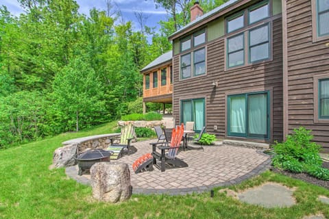 Home with Fire Pit, 10min to Attitash Mtn Resort House in Jackson