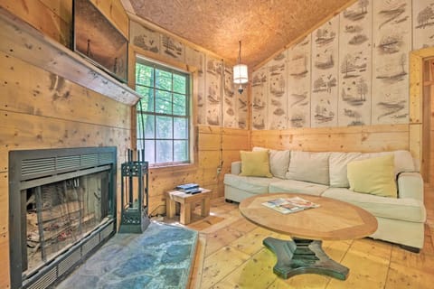 Pisgah Forest The Oak Cabin with Deck by Creek House in Buncombe County