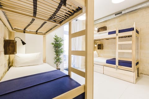 Bedroom, bunk bed