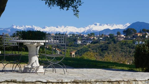 VILLA GRIMALDI 10 personnes House in Cagnes-sur-Mer