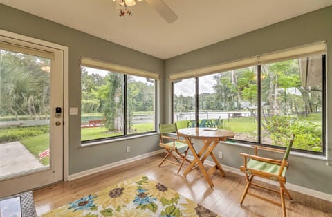 Riverfront Dunnellon Home with Dock and Solarium! Casa in Dunnellon