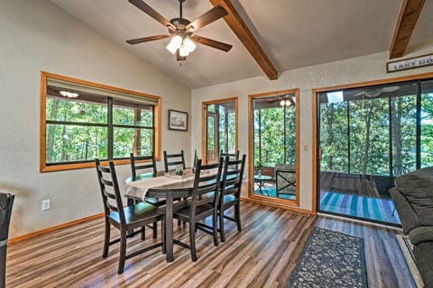 Home with Large Deck on Table Rock Lake! Maison in Table Rock Lake