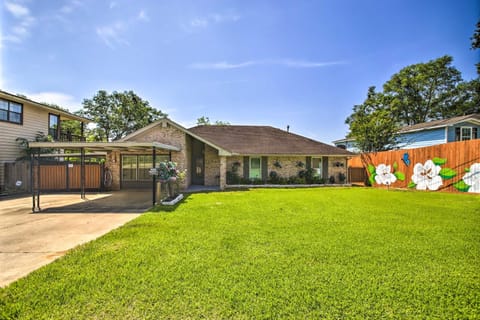 Waterfront Lake Home with Deck - New Renovations! Casa in Lake Conroe