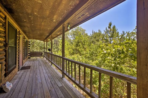 Studio with Deck, Near Thorncrown Chapel and Lakes Haus in Eureka Springs