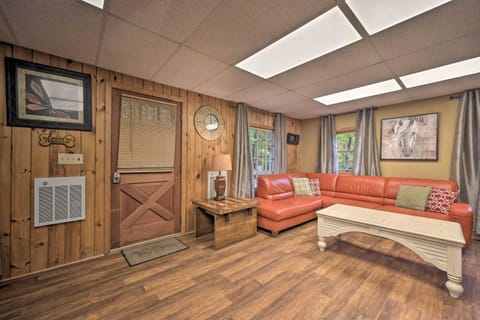 John Wayne Apartment - Deck, BBQ, Horses On-Site Condominio in Raystown Lake
