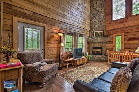 Cabin with 22 Acres and Patio - 3 Mi to Blowing Rock House in Caldwell