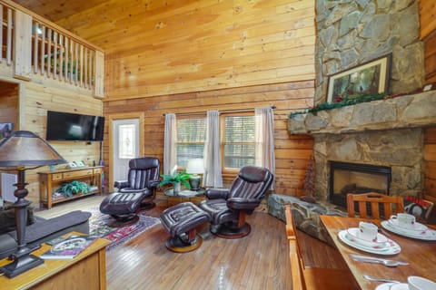 Cabin on 22 Acres with Patio - 3 Mi to Blowing Rock! House in Caldwell