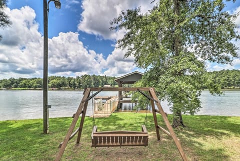 Waterfront Lake Sinclair Home with Boat Dock! House in Lake Sinclair
