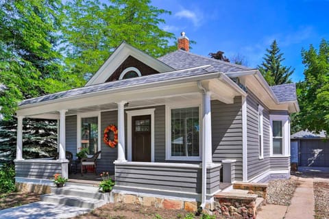 Contemporary Sheridan Home with Porch - Walk Downtown Haus in Sheridan