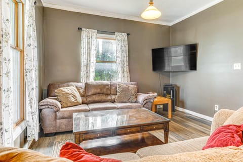 The Junction Victorian Home in Quaint Fortville! House in Fortville
