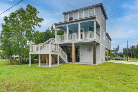 Modern Waveland Home with Deck - Walk to the Beach! House in Waveland