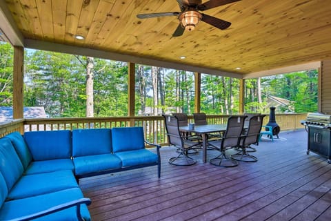 Gilford House with Covered Deck and Grill! Maison in Gilford