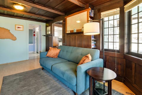 Charming Catalina Gem with Deck Walk to the Beach! Maison in Avalon