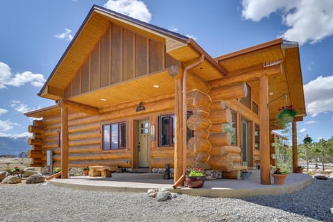 Cozy Riverfront Cabin about 1 Mi To Buena Vista Casa in Park County