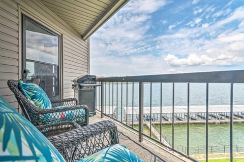 Hamiltons To-Do at the Lake Condo with Pool Access Apartment in Lake Hamilton