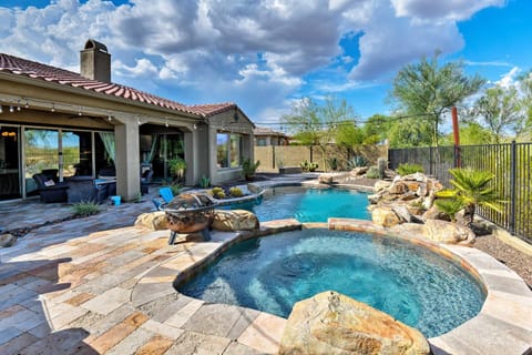 Phoenix Retreat with Hot Tub, Pool and Mountian Views! Haus in Phoenix