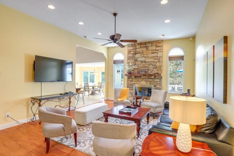 Asheville Retreat with Hot Tub and Game Room! House in Asheville