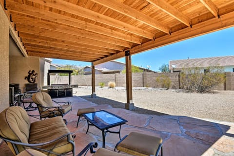 Goodyear Home with Covered Patio and Gas Grill Maison in Goodyear