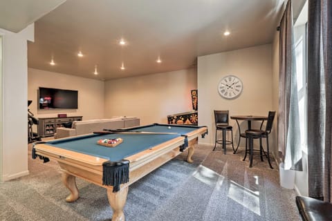 Spacious Flagstaff Home with Fire Pit and Game Room! Maison in Flagstaff