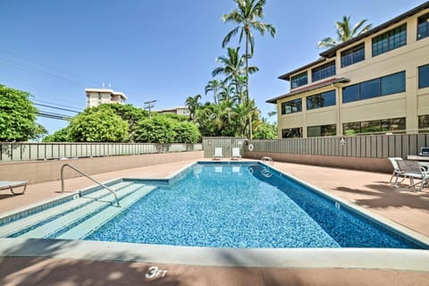 Chic West Maui Condo with Pool - Walk to Beach! Apartment in Napili-Honokowai