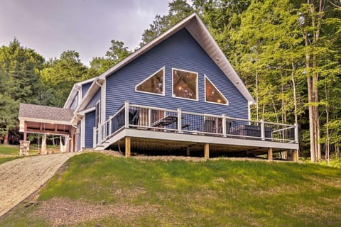 Benezette Cabin with Hot Tub, Grill and Mtn Views Casa in Allegheny River
