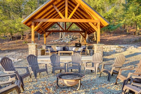 Benezette Cabin with Hot Tub, Grill and Mtn Views House in Allegheny River