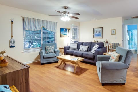 Game Room and Deck Tybee Island Beach House Casa in Tybee Island