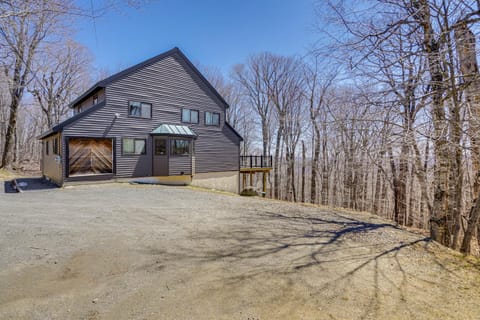 Wilmington Retreat with Deck, Lake Views and Game Room Haus in Wilmington