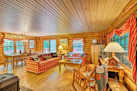 Private Wooded Cabin, 8 Mi to Sundance Ski and Town! Haus in Wilmington