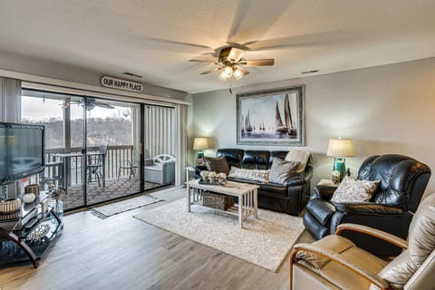 Osage Beach Condo with View, Pool and Lake Access Apartment in Osage Beach