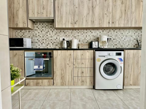 Coffee/tea facilities, Kitchen or kitchenette, washing machine