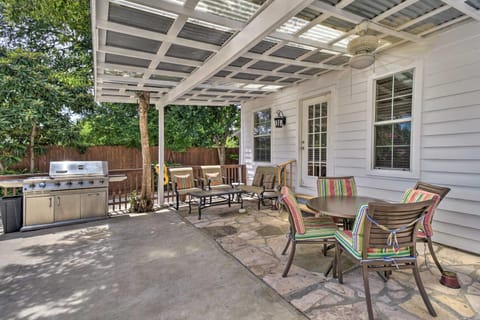 San Antonio House with Private Pool, Spa and Grill House in San Antonio