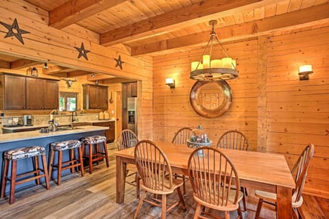 Luxury Lodge Hot Tub, Snowmobiling and ATV Access! House in Kittitas County