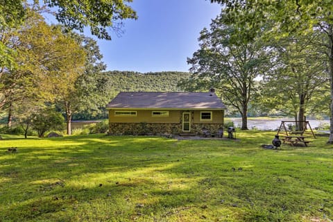 Beach Lake Cabin on Delaware River with Sunroom! House in Beach Lake