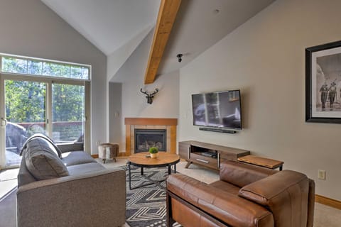 Riverfront Silverthorne Condo with Balcony and Grill! Eigentumswohnung in Silverthorne