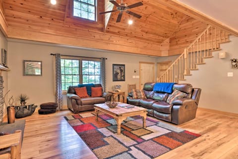 A Bit of Heaven Cabin Less Than 13 Miles from Boone! House in Watauga
