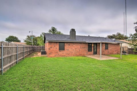 Lubbock Home with Backyard - 6 Mi to Texas Tech Haus in Lubbock