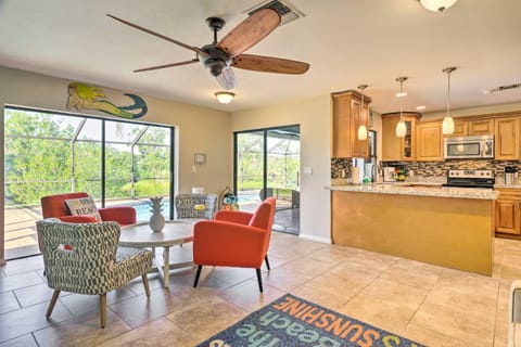 Pet-Friendly Fort Myers Home with Patio and Grill! Casa in Lochmoor Waterway