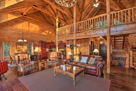 Large Luxe Cabin with Hot Tub about 16 Mi to Blue Ridge House in Union County