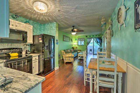 Colorful Resort Condo with Beach and Pool Access! Copropriété in Hilton Head Island