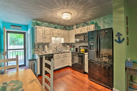Colorful Resort Condo with Beach and Pool Access! Copropriété in Hilton Head Island