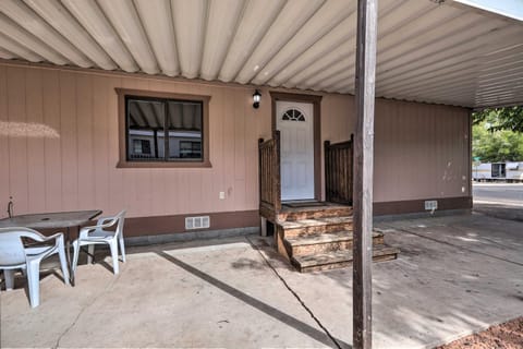 Page Home with Patio and BBQ, 3Mi to Lake Powell! Casa in Page