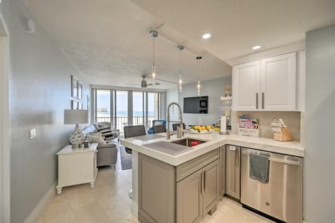 Beachfront Marco Island Condo with Pool Access! Apartment in Marco Island