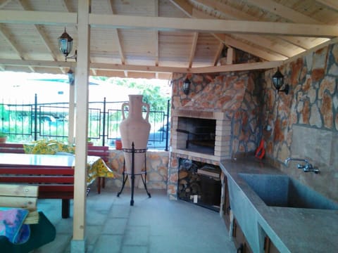 Patio, BBQ facilities, Communal kitchen