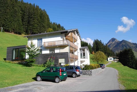 Facade/entrance, Area and facilities