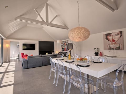 Holiday Home Villa Noalou by Interhome House in Arzon