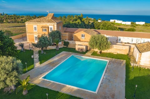 Bird's eye view, Pool view