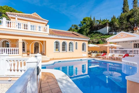 Property building, Off site, Day, Swimming pool, Swimming pool