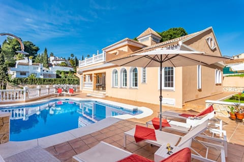 Property building, Spring, Off site, Day, On site, Swimming pool, Swimming pool