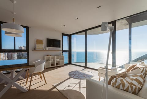 Modern sea front jacuzzi Blue Sky Apartment in Alicante